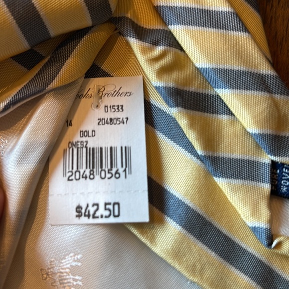 Brooks Brothers Tie. Brand New - Picture 2 of 2